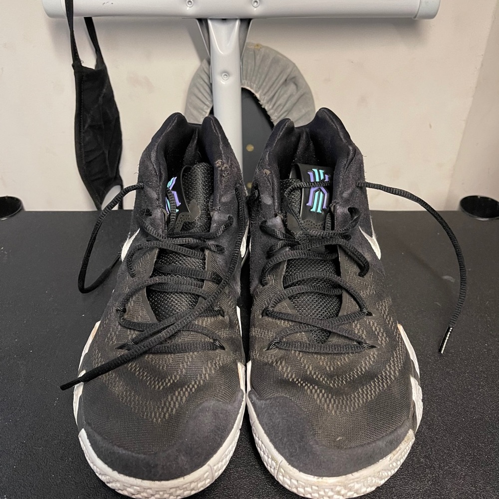 Nike sneakers Kyrie